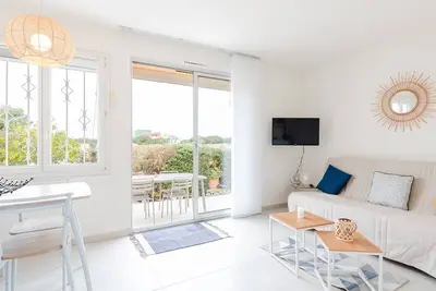 Image de Pavillon lumineux avec terrasse, à 1 km de la plage – 2 pièces, 1 chambre, barbecue, Wi-Fi