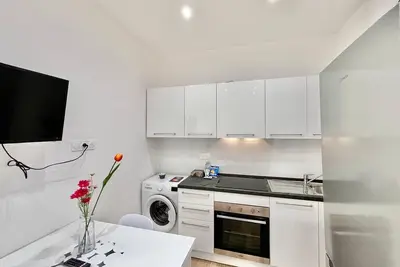 Image de 2-pièces confortable proche piétonne – Centre de Menton