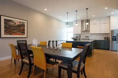 Image de Be among the first to stay in this brand-new, never-lived-in luxury townhome in downtown Casper. <br>The Nolan South: Modern Architectural Luxury in Downtown Casper.