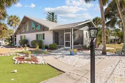 Image de Beautiful 1 bedroom cottage close to the beach w/4 night min. ! Pet Friendly