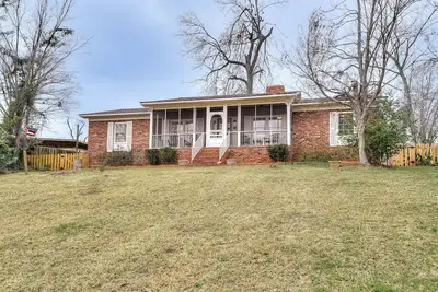 Image de 1. 5 Miles to Augusta National - Beautiful Lake View Home