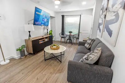 Image de 2br • Sleeps 4 • Near Uh & Midtown • Fast Wi-Fi • Ideal for Long Stays