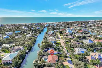 Image de Manatee Cove - Gorgeous Canal Front Home with Heated Pool and Deeded Beach Access!