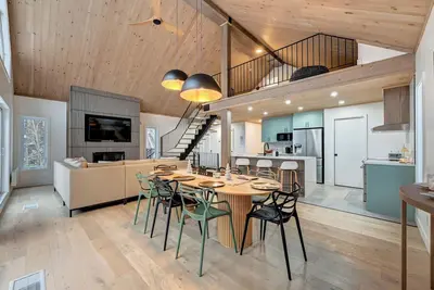 Image de Évadez-vous dans le magnifique Chalet Nayati avec Spa et Nature.