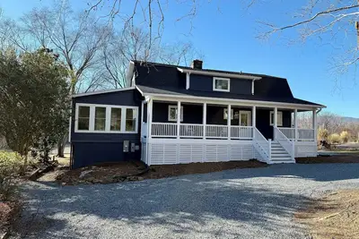 Image de Lake Roots: Peaceful 4-bedroom lakefront home in charming Stanardsville