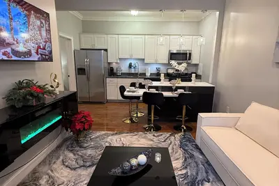 Image de 3br Executive Suite: Extended, Relocation & Renovation Stays • Pet-Friendly