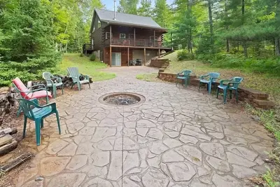 Image de Enjoyable 4-bedroom cabin with Ac in Niagara, on a private 56 acre lake