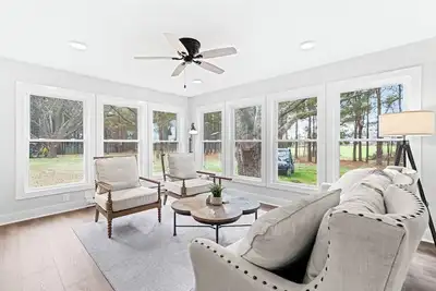 Image de Historic Farmhouse on a Working Farm with Modern Comforts 22 Miles from Raleigh