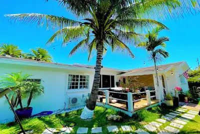 Image de Tropical Getaway Key West Style Home Near Key Biscayne Islands & Port of Miami