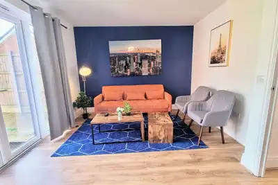 Image de Basildon 4-Bed House | Sleeps 8 | Parking for 3 cars | wi-fi