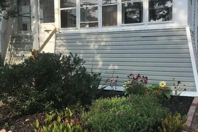 Image de Quaint 2-bedroom house wanting your Tlc in charming Hammondsport