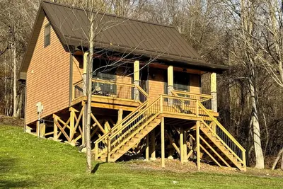 Image de Welcome to “The Cottage”. A cozy 2-bedroom cabin in peaceful LaFayette with Ac.