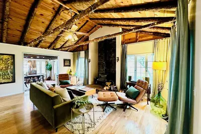 Image de Hope Cottage - Cozy Historic Mountain Retreat with Hot Tub, Sauna & Game Barn
