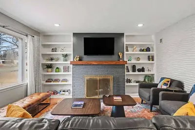 Image de Central Omaha Family Retreat | 3 King Beds