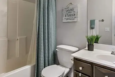 Image de Soothing 2-bedroom house with office space in Omaha