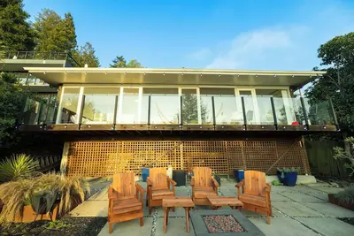 Image de Mid-Century Sanctuary in the Berkeley Hills