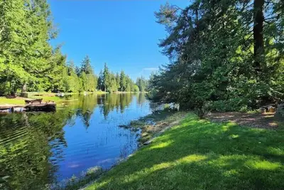 Image de Cozy 2-bedroom house in quiet Cul De Sac on the lake.