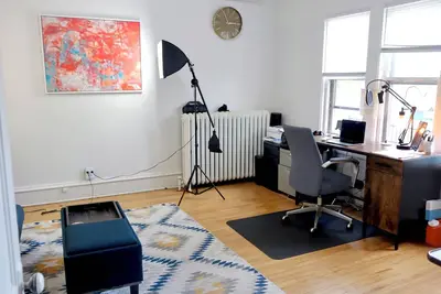 Image de Bright 2-bedroom apartment with in the Trendy Northeast Minneapolis Neighborhood