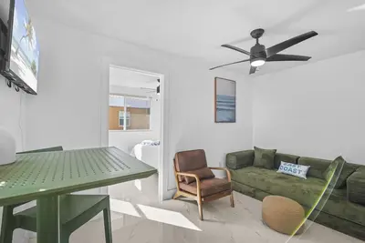Image de Sage Sands Cottage | Steps to Beach/Pool/ Fort Myers Beach Times Square