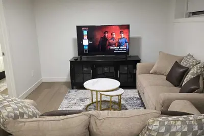 Image de Cozy 2-bedroom Guest Suite in Sw Edmonton with Parking, Wi-Fi and Tv