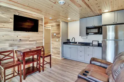 Image de 2 Mi to Lake Traverse: Dog-Friendly Getaway