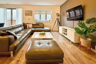 Split level unique large 2bdr apartment