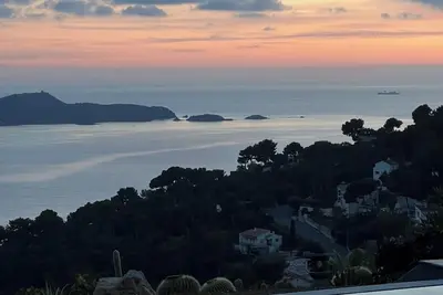 Image de Mahina, villa d’exception face à la mer avec piscine privée, sauna, fitness, bar