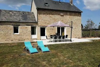 Image de Maison en pierre dans le Bessin, au calme dans la campagne