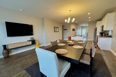 Three-Suite-Villa 4 bd-3. 5 ba \"Open Floorplan • Private Living on Every Level. \"