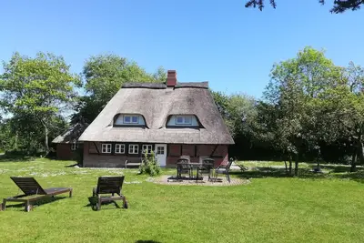 Image de Beautiful old thatched cottage for families with children and best friends near the Baltic Sea