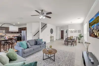 Image de New - Spacious - Family Friendly - 5 bd/3ba - 2600 sq Feet - Pool Table