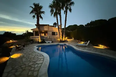 Image de Luxury villa with private pool & gym. Great views, close to beach and villages.