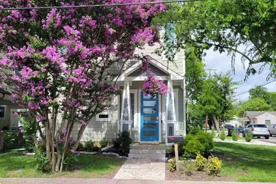 Image de Walk to Downtown McKinney: Vibrant Life Dining & Shopping, Art Galleries