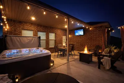 Image de West End Oasis | Hot Tub | Firepit