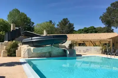 Image de ZEcamping 4* familial piscine couverte chiens acceptés locatif Tv 29m2