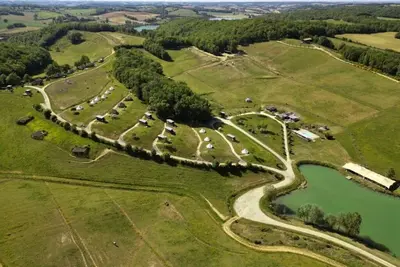 Image de ZEcamping 4 étoiles familial piscine chauffée roulotte Bbq 4 pers