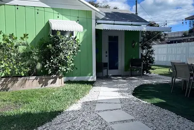 Image de The Little Green Cottage  situated in a Lush Tropical Oasis near Coconut Grove