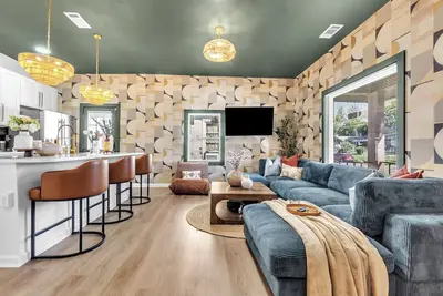 Image de Newly renovated, spacious, and stylish home in the heart of Midtown Memphis.