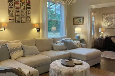 Image de Masters week only. Beautiful home within walking distance to Masters Golf.