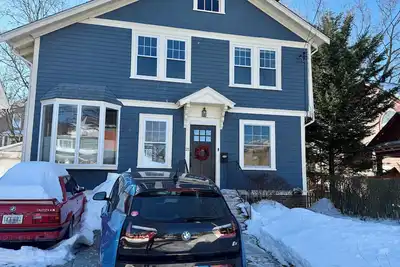 Image de Delightful 3-bedroom home with private backyard garden oasis - near Brown, Risd