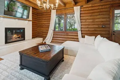 Image de Lake cabin pet friendly with pool near Savannah