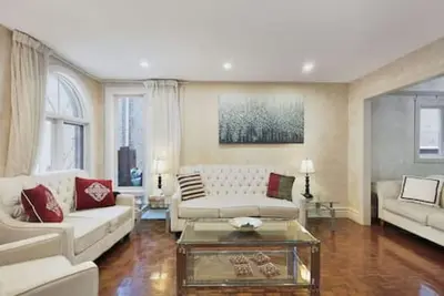 Image de The Mississauga Garden Villa / 5 Br and Playground