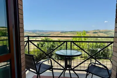 Image de Charming 2-Bedroom Tuscany Apartment with Scenic Views
