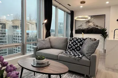 Image de Amazing Views, Close to Football Stadium, Cruiseliners