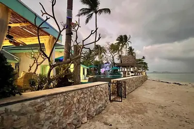 Image de Sunrise Golden Beachfront Villa