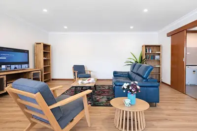 Image de Light-Filled and Spacious 3br Unit Near Yarra River