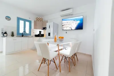 Central Fira Luxury Apartment
