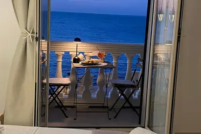 Image de Aquamaris - Spacious house facing the sea
