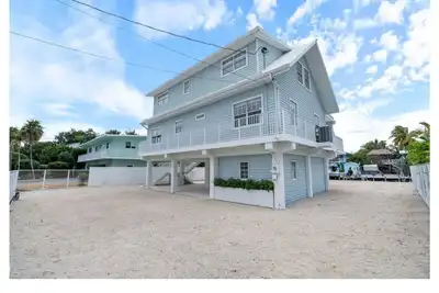 Image de Beautiful waterfront home in Islamorada, Fl Keys! Ready for only your clothes! !