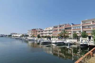 Image de Appartement sur les canaux à proximité de la plage!